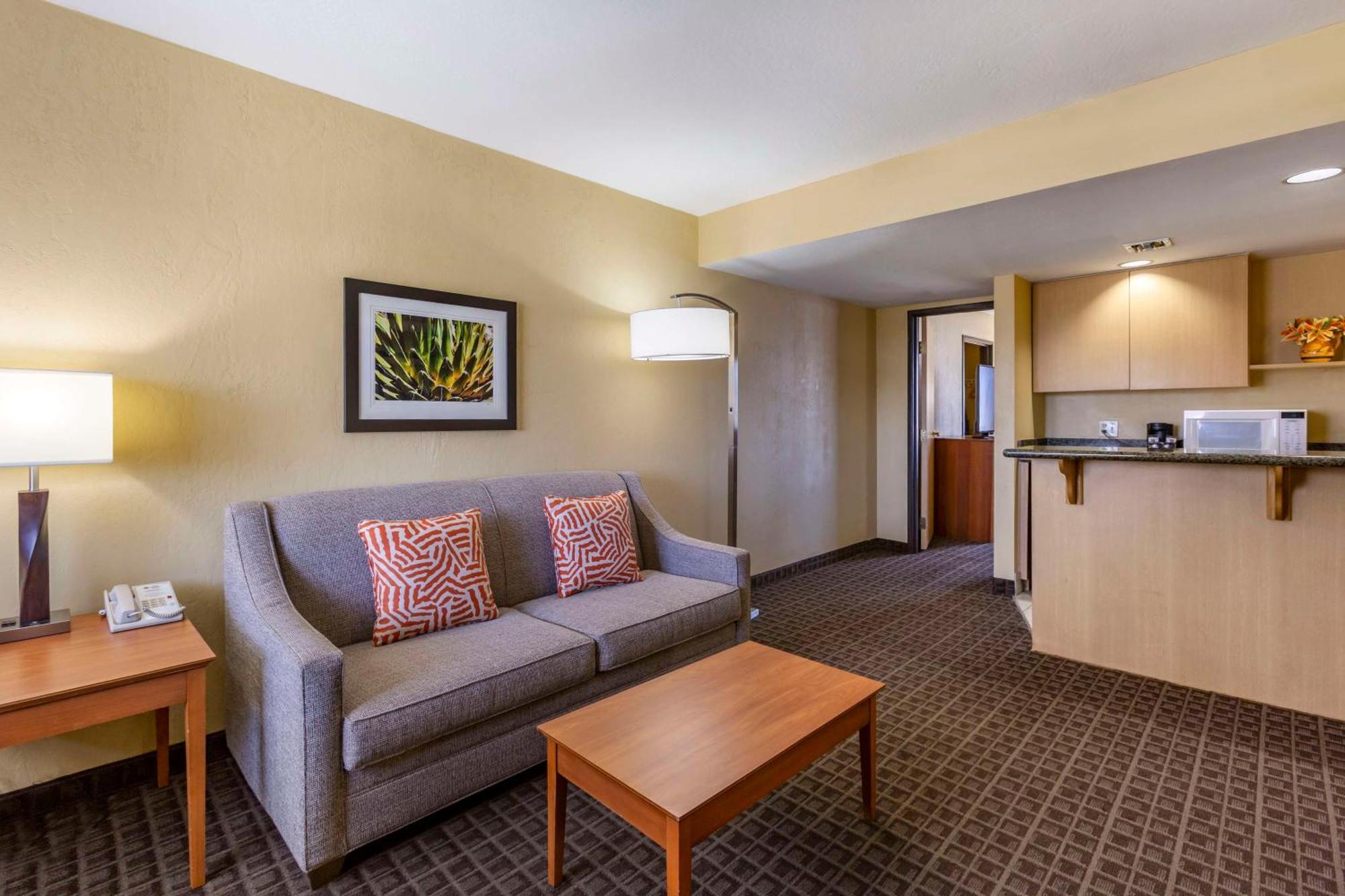 Best Western Plus Scottsdale Thunderbird Suites Exterior photo
