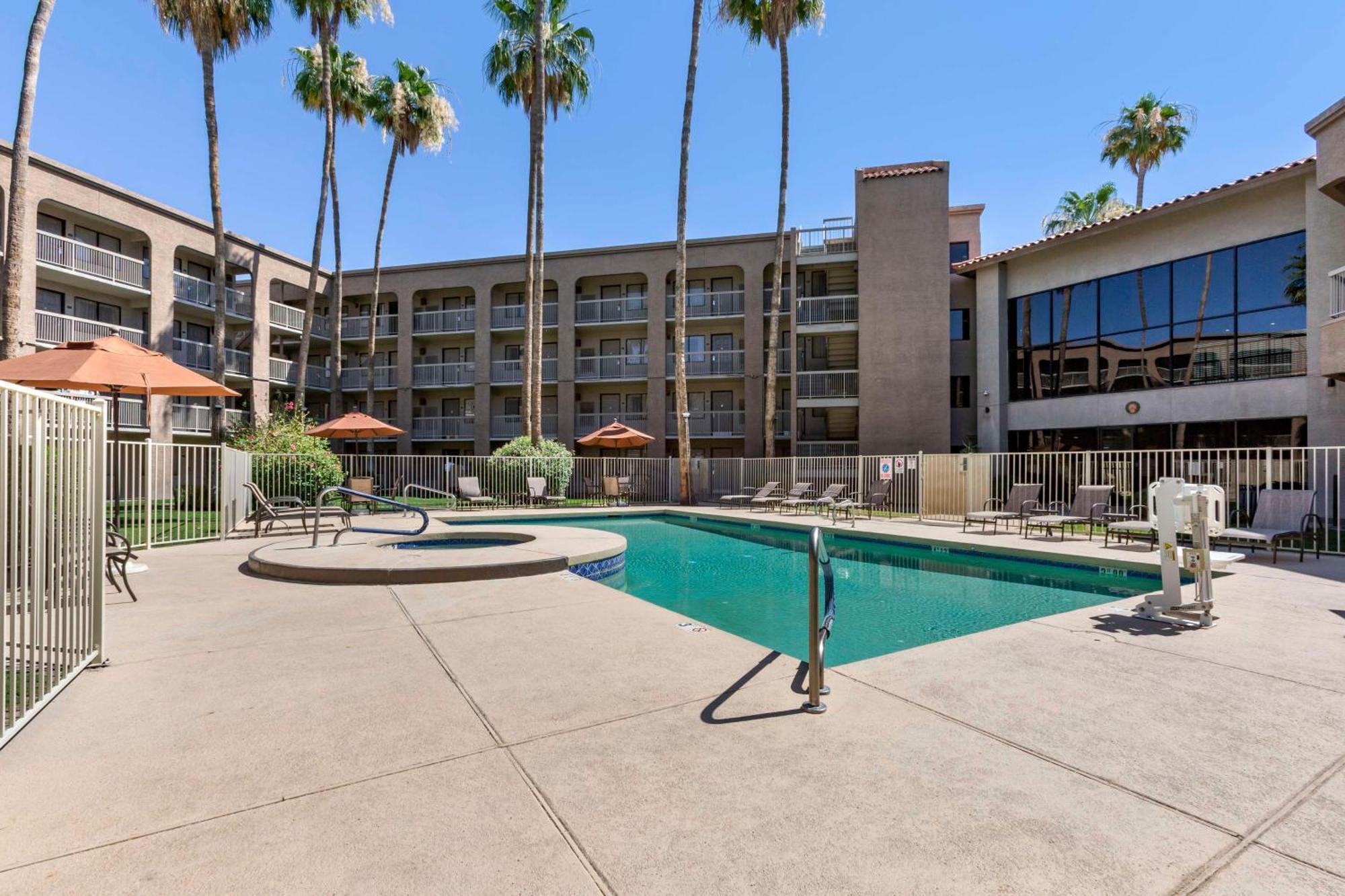 Best Western Plus Scottsdale Thunderbird Suites Exterior photo