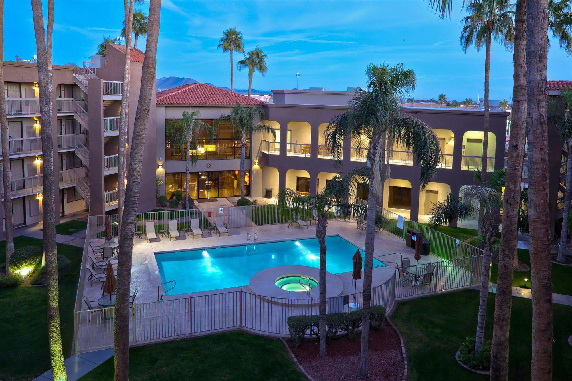 Best Western Plus Scottsdale Thunderbird Suites Exterior photo